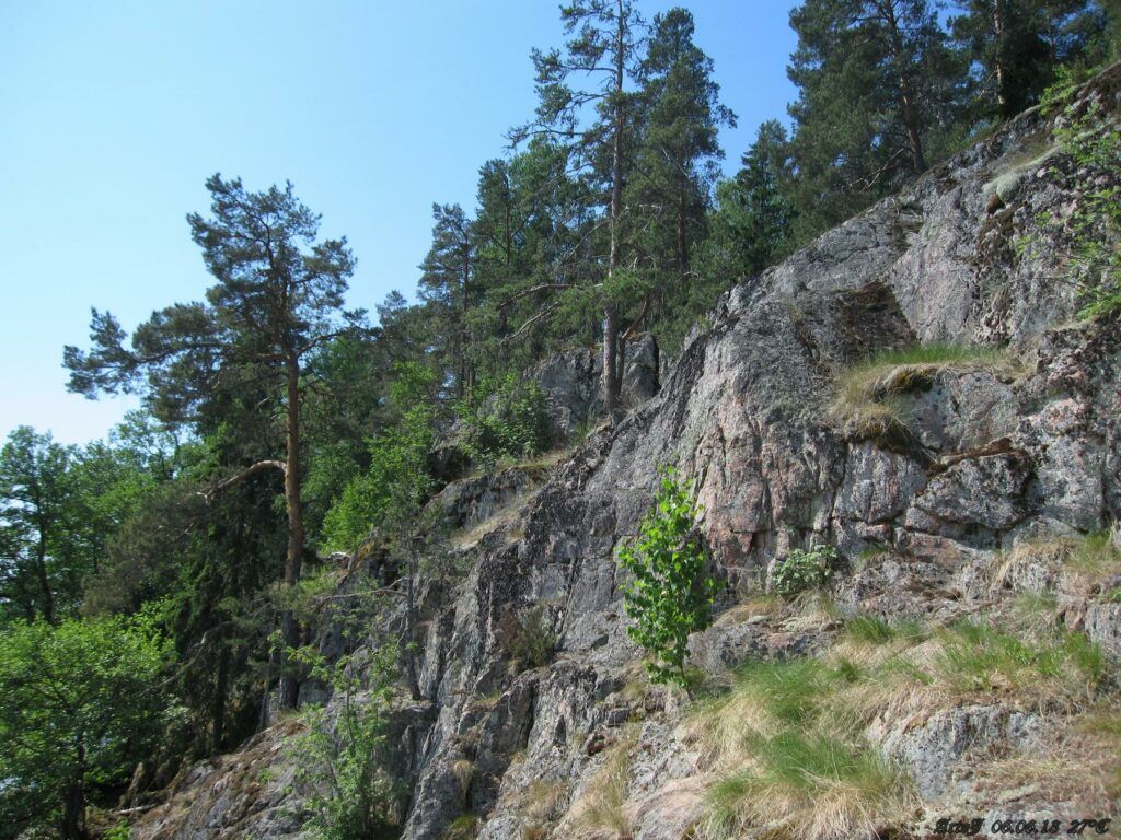 a rocky mountain landscape - Tuusula - Sarvikallio Outdoor Recreation Area - panoramio