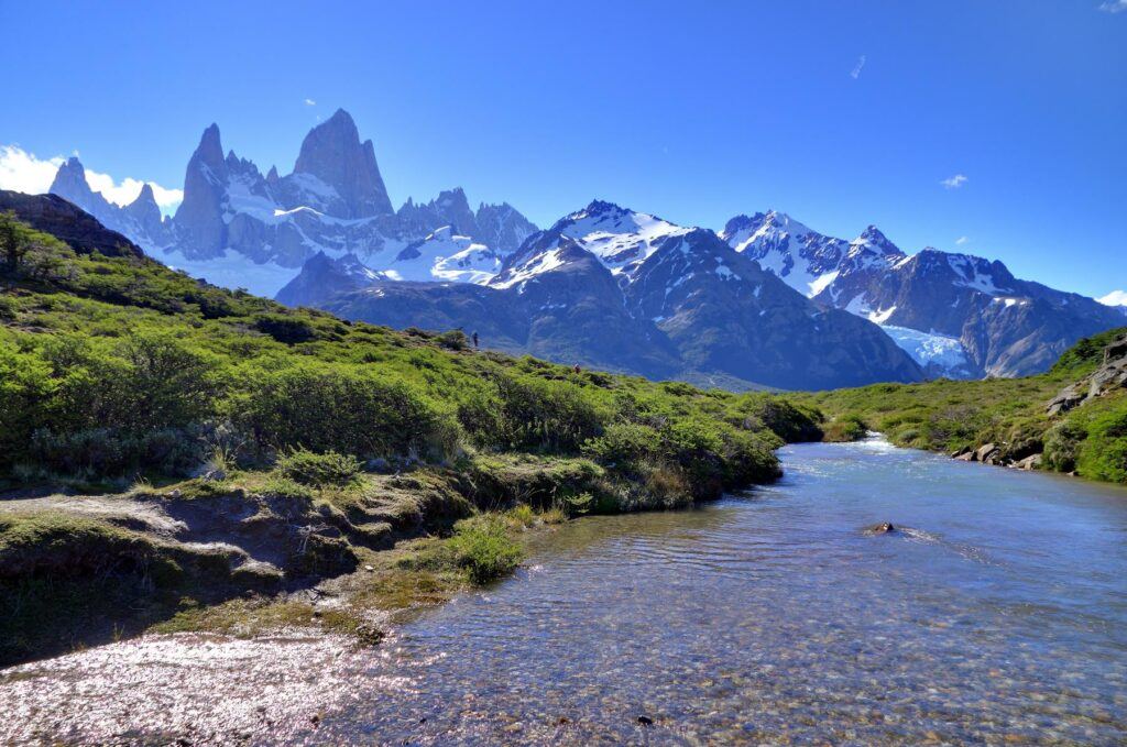 File:162 - Fitz Roy - Janvier 2010.jpg - a stream of water